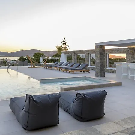 Zoe & Zen Parikia (Paros)